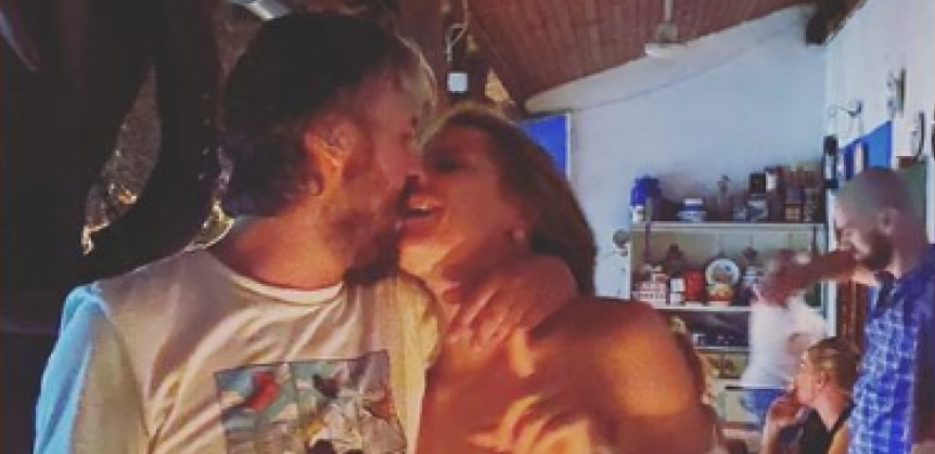 VENČAVA SE GLUMAČKI PAR Prve fotografije sa salaša Branislava Lazovića i Tihane Lazović, ovako se provode pre ceremonije