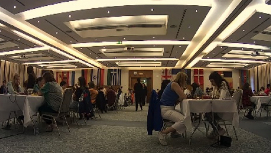 PRINCEZE IZ SRBIJE U PRAGU Većina favorita pobedila, skoro pa savršen dan za naše devojke