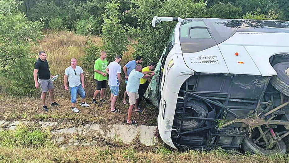 VOZI ME DO ZVEZDA Status na Fejsbuk stranici stradale Nine Nićiforović (34) ledi krv u žilama