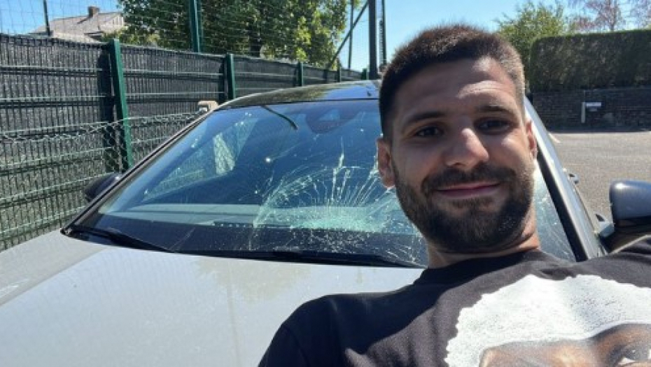 NIŠTA NIJE SLUČAJNO Mitrović na neobičan način poručio svom saigraču kako ne valja biti škrt (FOTO/VIDEO)