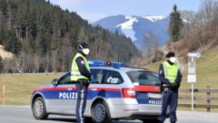 AUTOMOBIL ULETEO U BAŠTU MEKDONALDSA Osam osoba je povređeno (FOTO)