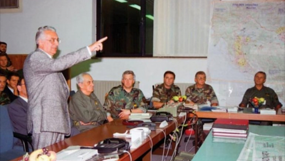 OVAKO JE KOMANDOVAO DA SE UBIJAJU SRPSKA DECA Franjo Tuđman u društvu krvnika sa Petrovačke ceste nadgleda ustaške zločine