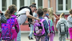 BLIŽI SE POČETAK ŠKOLSKE GODINE Evo kako mudro kupovati pribor i odeću, a da uštedite vreme  i novac