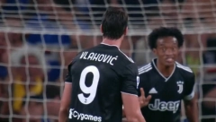 SAIGRAČI KULIRAJU VLAHOVIĆA? Srbinu niko neće da doda loptu, čak i urlaju na njega? (VIDEO)