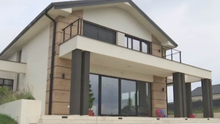 KOMŠIJE IZ PAKLA Zapalili im auto, otrovali mačku..., a mislili da su kupili kuću iz snova