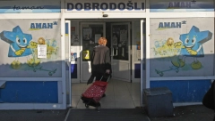 U AMANU NA PAŠTETI IZMET GLODARA Radnici se oglušuju na žalbe potrošača da je higijena u radnjama loša, a kompanija se ne oglašava