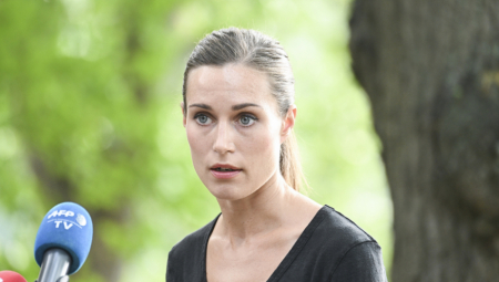 ŠOU-PROGRAM - SEVALE GOLE GRUDI U REZIDENCIJI PREMIJERKE Predsednica finske Vlade uleće iz skandala u skandal