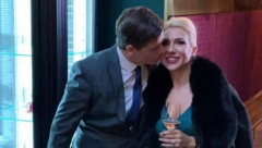 JOVANA JEREMIĆ U ZAGRLJAJU BIVŠEG MUŽA! Ne skidaju osmeh sa lica, a imali su poseban razlog za slavlje (FOTO)
