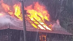 PORODICI SA PEŠTERA VATRA SVE UZELA Sa troje dece zimu dočekuju na zgarištu