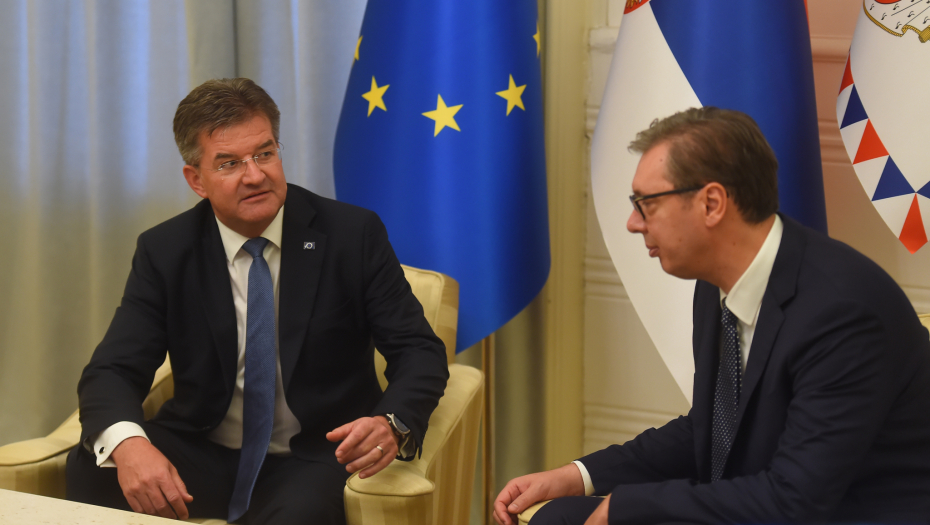 VAŽAN SASTANAK, TEŠKE TEME Predsednik Vučić se večeras sastaje sa Lajčakom