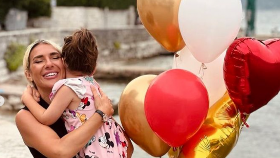 VODITELJKA NE KRIJE USHIĆENOST Jovana Jeremić se pohvalila, pa podelila radosne vesti (FOTO)