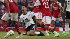 MITROVIĆ NE MOŽE SAM Srbin postigao jubilarni gol, Arsenal slavio posle preokreta