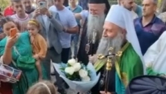 TOPAO DOČEK ZA PATRIJARHA U HERCEG NOVOM Veliki broj meštana pozdravio Porfirija u manastiru Savina, on poručio - svi smo sabrani u jedinstvenoj svetinji!(VIDEO)