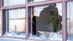 PENZIONERKA PERAČU PROZORA PREREZALA SIGURNOSNO UŽE Mislila je da je u pitanju provalnik, pogledajte kako je završio