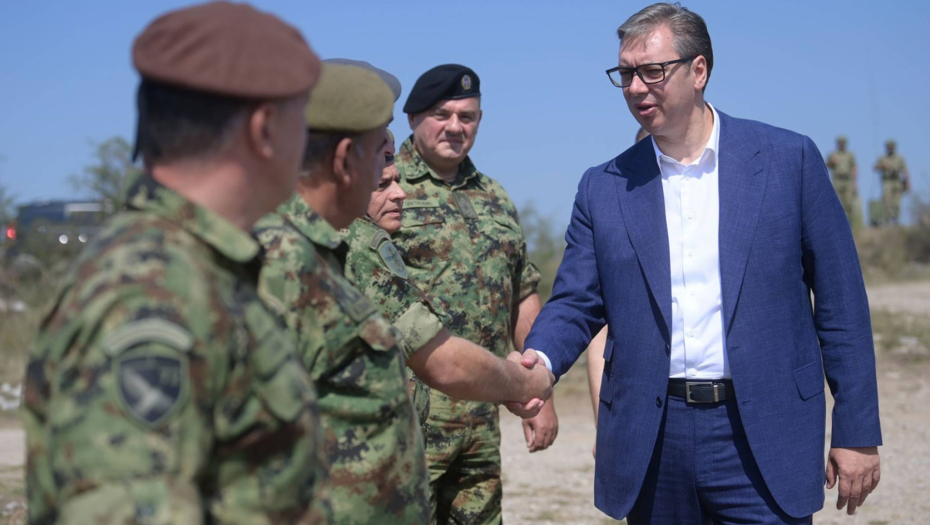 "MORAMO DA IDEMO NAPRED, DA RAZVIJAMO SRBIJU" Vučić objavio snimak nakon vojne vežbe kojoj je prisustvovao (VIDEO)