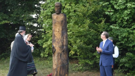 VUČIĆ ODAO POŠTU ČUVENOM SRPSKOM PISCU "Hvala mu i slava za sve što je uradio za našu kulturu" (FOTO)