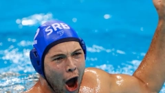 DELFINI SE REVANŠIRALI "TRIKOLORIMA" Vaterpolisti Srbije pobedili Francuze za plasman u četvrtfinale Evropskog prvenstva