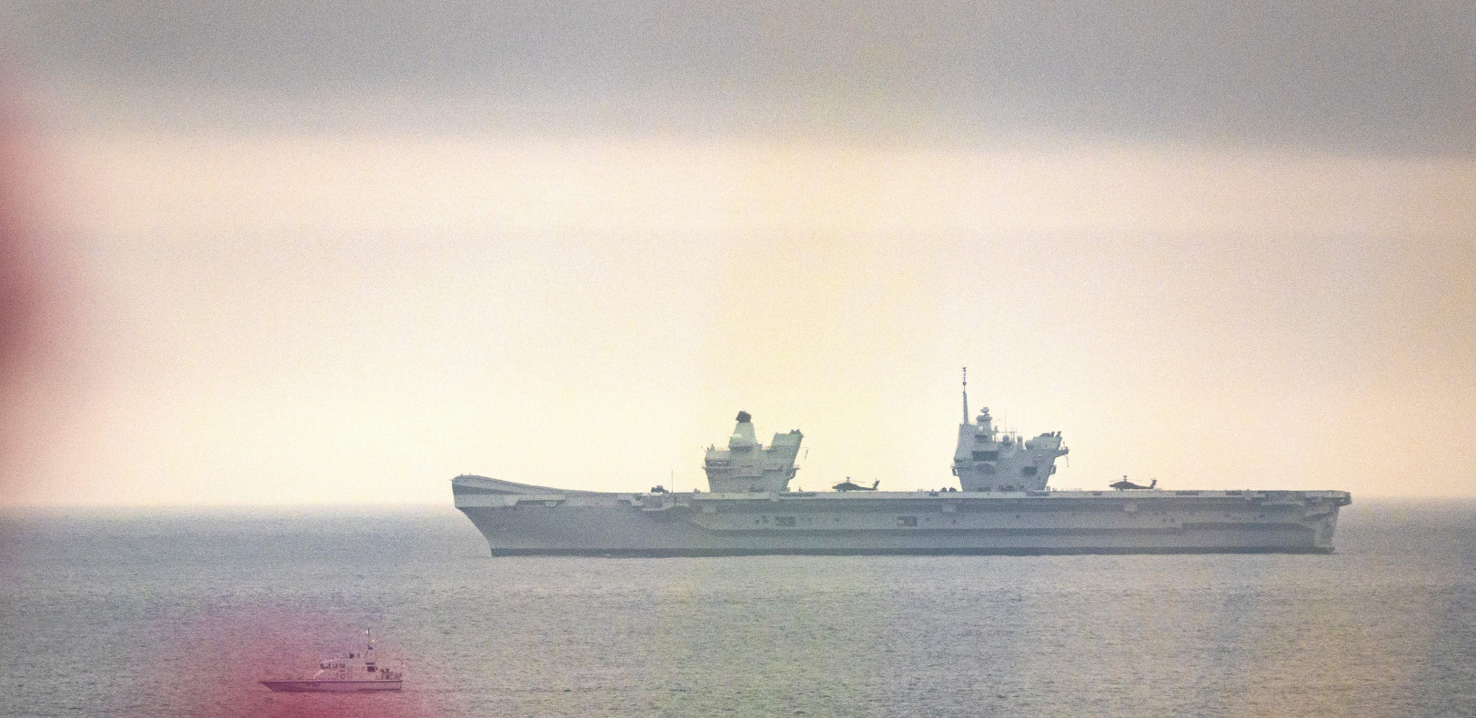 NATO PONOS OSTAO DA PLUTA! Nosač aviona stoji nasred okeana, ronioci pronašli veliki kvar!