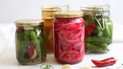 SRPSKE DOMAĆICE POLUDELE ZA MARINIRANIM CRVENIM LUKOM Od ovoga nema ništa jeftinije, ukusnije i zdravije, a sprema se neverovatno lako