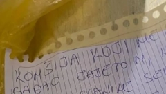 NA KOMŠIJU BACAO JAJA, PA DOBIO ORIGINALAN ODGOVOR Zbog svađe dvojice Novosađana gori internet, a koko biste vi reagovali?