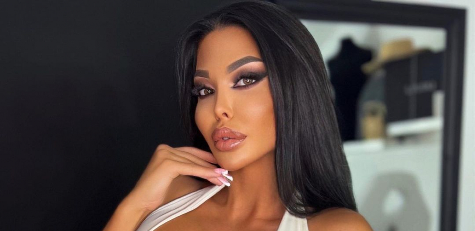 MAJA MARINKOVIĆ ZABRINUTA Uroš Ćertić ne prestaje da je obasipa poklonima i pažnjom, ona ga upitala samo jedno