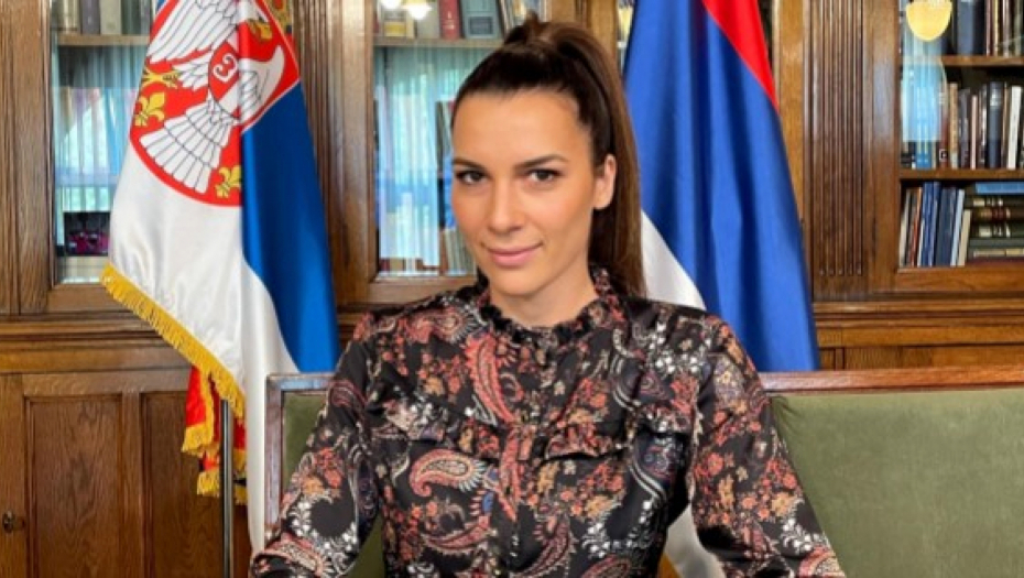 OBRADOVIĆ OPLELA PO ŽUTOJ BAGRI: Vlast koristili za lično bogaćenje, a danas organizuju nasilne proteste