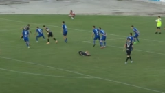 STRAŠNE SCENE U BIH Fudbaler dvaputa padao u nesvest, odvezla ga Hitna pomoć (VIDEO)