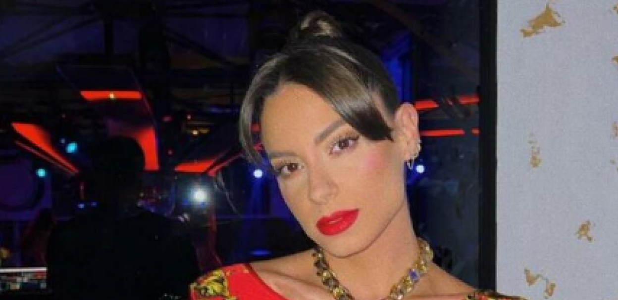 EVO KAKO SARA JO PROSLAVLJA ROĐENDAN Pevačica se utegla u izazovnu haljinu, dečko sve vreme čistio za njom (FOTO)
