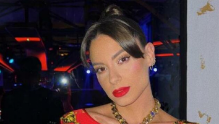 EVO KAKO SARA JO PROSLAVLJA ROĐENDAN Pevačica se utegla u izazovnu haljinu, dečko sve vreme čistio za njom (FOTO)