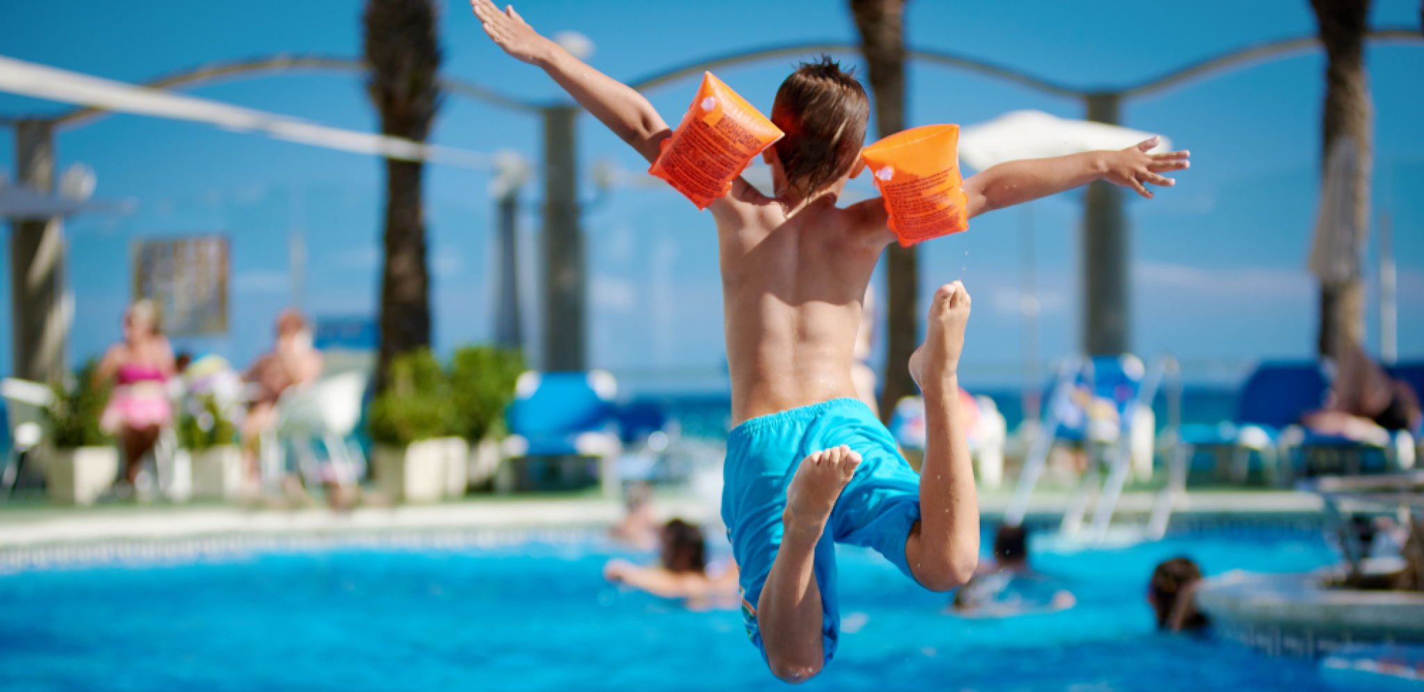 "PIŠKI U BAZENU, TI MOŽEŠ, MALI SI!" Sramno ponašanje roditelja, a WC udaljen svega 50 metara!