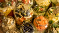 SPREMITE ZIMNICU NA VREME: Recept za šarenu salatu svi traže, a mi vam donosimo najbolji