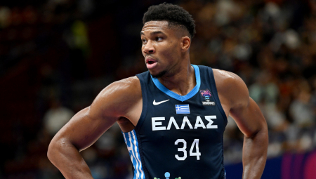 KATASTROFALNE VESTI IZ NBA Adetokumbo se povredio na meču protiv Čikaga (VIDEO)