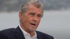 SLAVNI GLUMAC IMA 82 GODINE, A IZGLEDA KAO DEČKO Kune se u jednu stvar, ovo mu je promenilo život