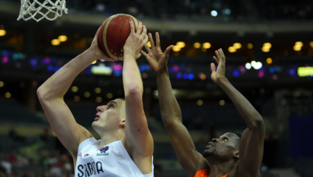 IMAMO LI RAZLOGA ZA BRIGU? Srpski trener progovorio o odnosu sudija prema Jokiću, pa se osvrnuo na ključni problem naše reprezentacije