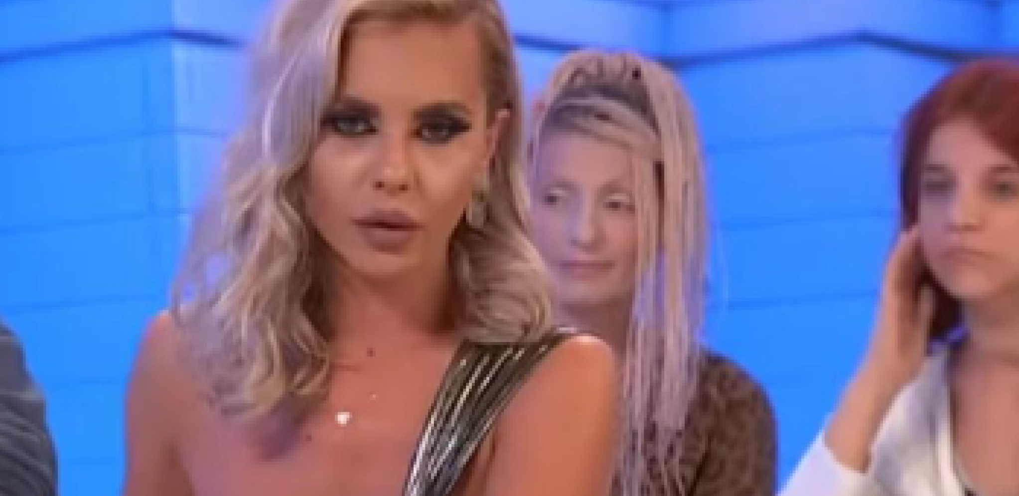 URNEBESNO! Gledalac izazvao opštu pometnju usred emisije uživo, MC Aleks nije mogla da dođe sebi