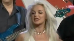NATERAO ME JE NA TO Vanesa otkrila decenijama čuvanu tajnu, evo sa čime se suočila na početku karijere