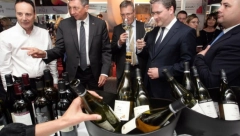 PAHOR NA SAJMU, DOMAĆIN SELAKOVIĆ: Srbija ima kvalitetna vina (FOTO)