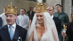 IZA KULISA TRI VIP SVADBE Ćerka pevačice u crnoj haljini, glumica na venčanju ponela 3 venčanice (FOTO)