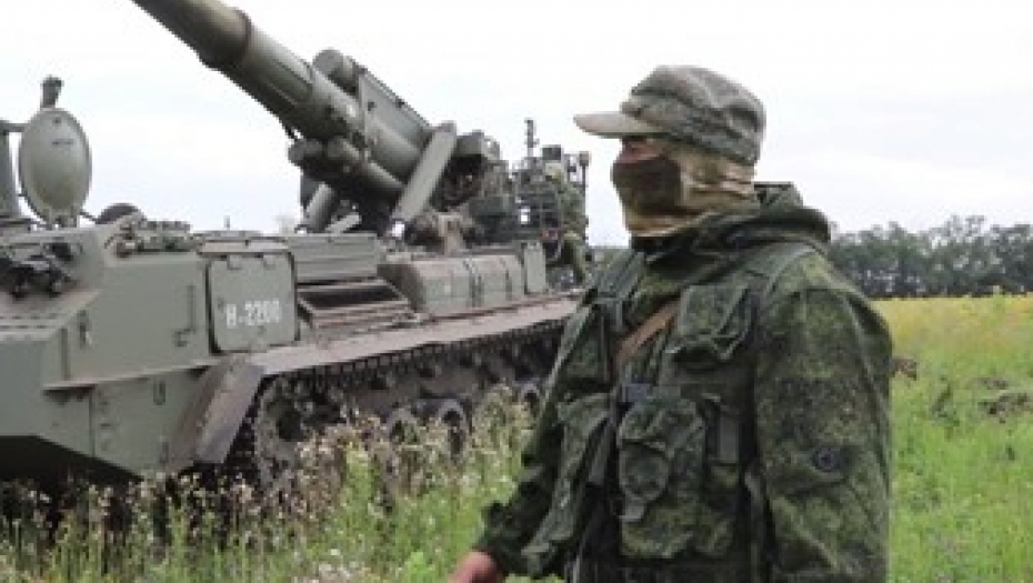 "STRAŠNO VARVARSTVO" Snimljen trenutak kada je ruski komandant odsekao glavu ukrajinskom vojniku!