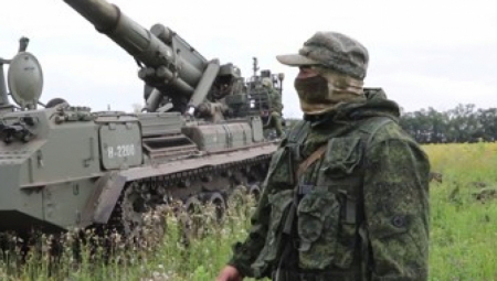 "STRAŠNO VARVARSTVO" Snimljen trenutak kada je ruski komandant odsekao glavu ukrajinskom vojniku!