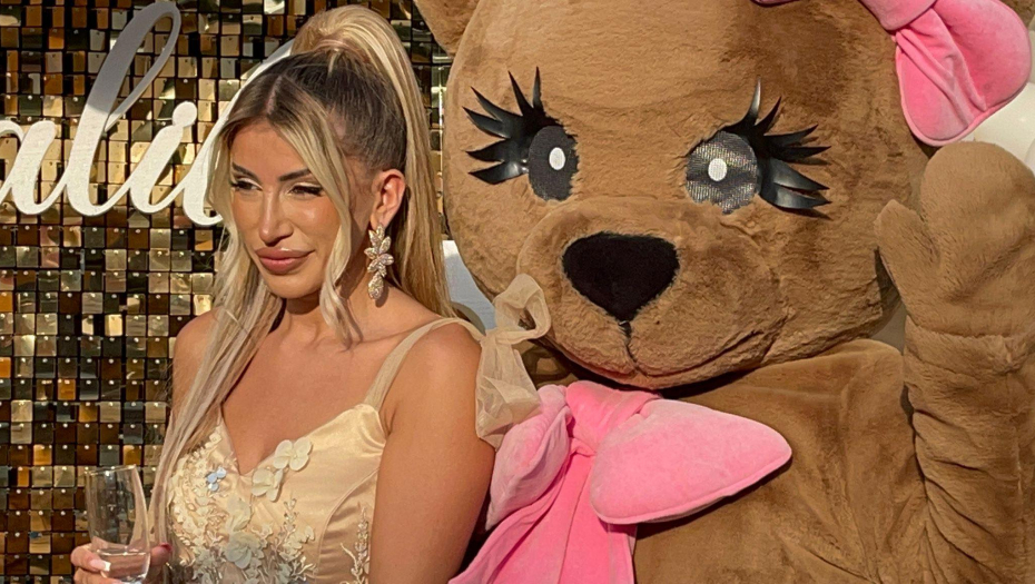 ŽENO, SABERI SE Dalila Dragojević nastavlja da se blamira, bivša zadrugarka ponovo na udaru (FOTO)