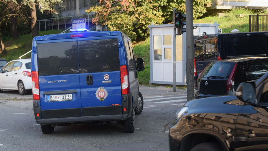 NASILNIKU IZ ZEMUNA ODREĐEN PRITVOR Pretukao ženu na Božić, pa uzeo nož i krenuo na sina
