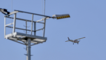 JEDAN POGINUO, ČETVORO POVREĐENIH Prve slike sa mesta avionske nesreće kod Zagreba