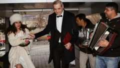 UPOZNALI SU SE PREKO SEMINARSKOG RADA: Naš glumac oženio 32 godine mlađu glumicu, Marija je brutalno lepa i atraktivna