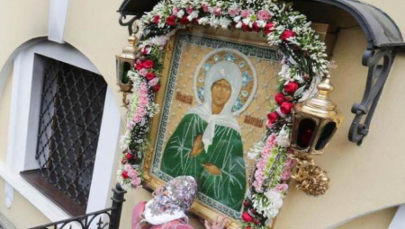SVA NJENA MOĆ DOLAZI OD BOGA Sveta Matrona Moskovska leči i izbavlja iz nevolje svakoga ko joj se obrati ovim rečima