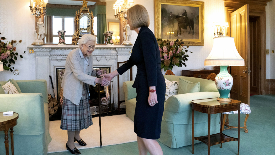 KRALJICA PRIHVATILA OSTAVKU DŽONSONA, IMENOVALA LIZ TRAS Velika Britanija dobila novu premijerku