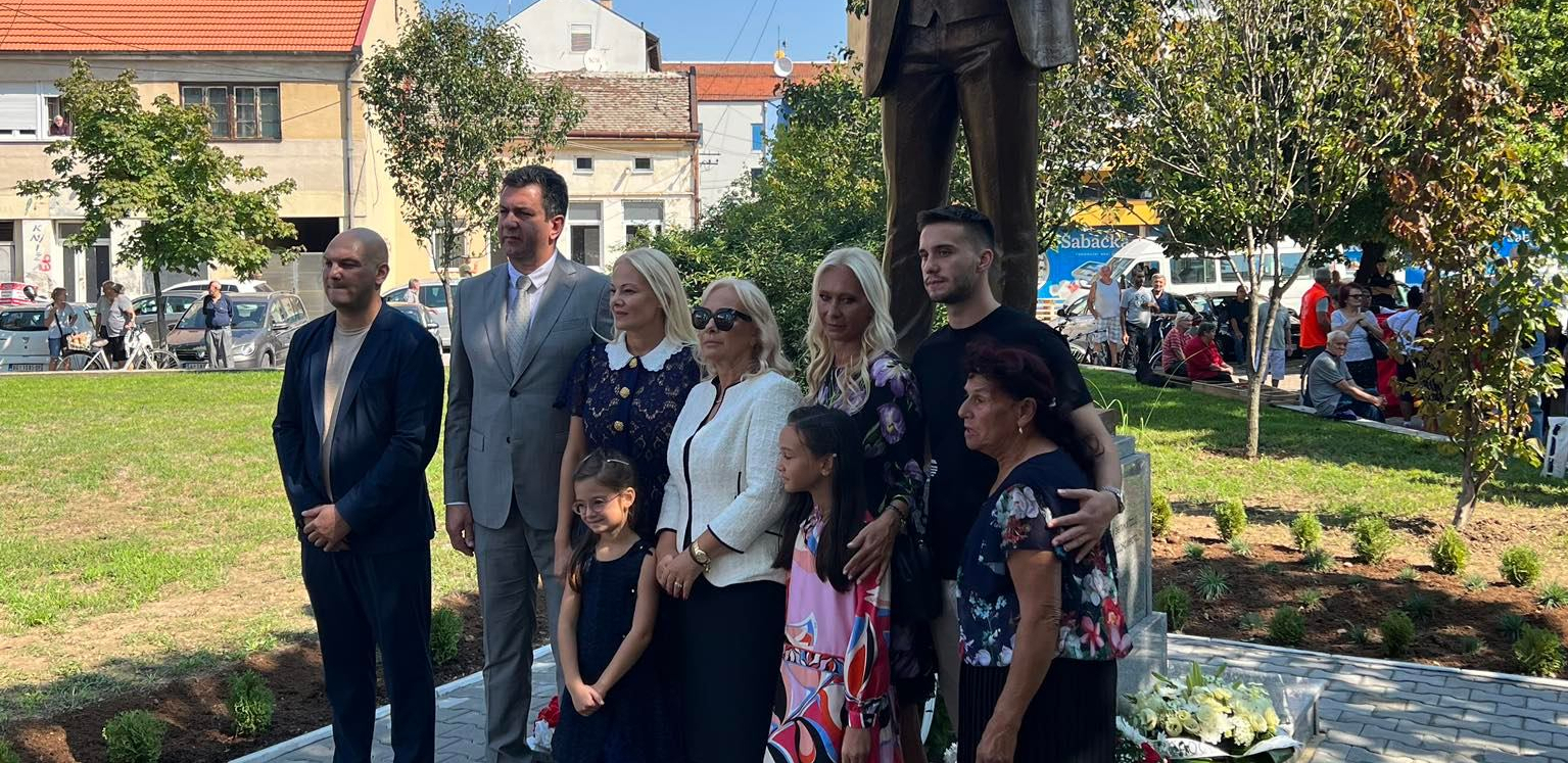 "OSEĆAMO SE USAMLJENO ZA BOŽIĆ" Ilda Šaulić na ivici suza, porodici nedostaje Šaban za praznike!