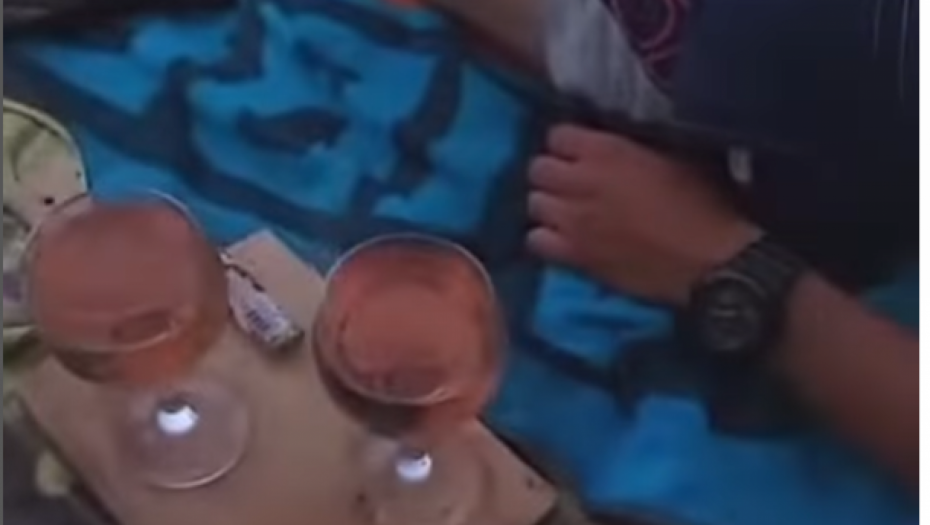 MI NISMO PARADAJZ TURISTI! Mladići iz Srbije pokazali šta su sve poneli na plažu i nasmejali naciju! (VIDEO)