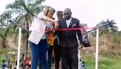 POLITIČARI NA MOSTU KOJI SE RUŠI! Svečano puštao most u rad, a onda je počelo da puca! (VIDEO)