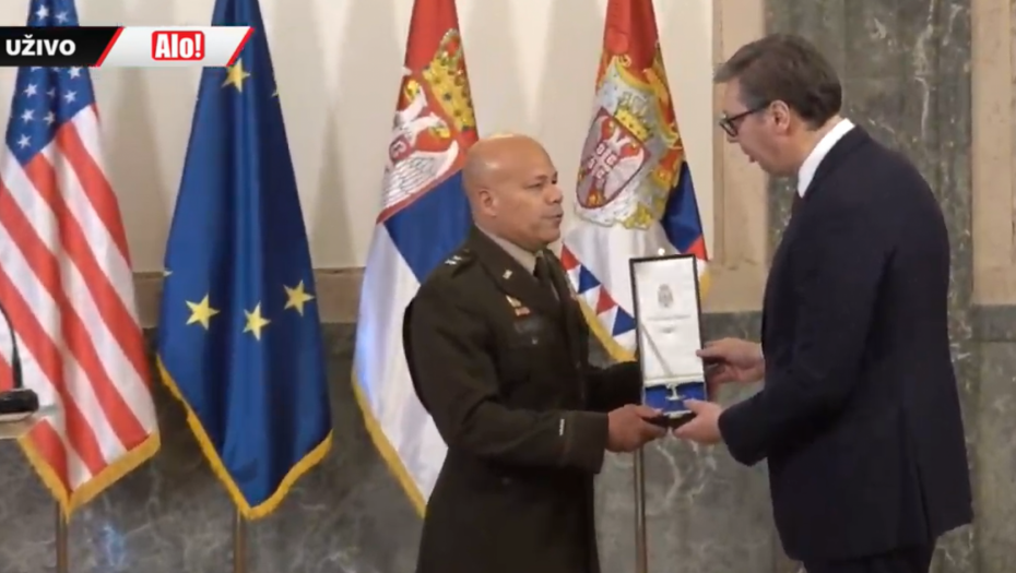 ORDEN ZA GENERAL-MAJORA HARISA Haris: Predsedniče Vučiću, vi neumorno radite da ovaj svet bude bolji za sve nas (VIDEO)
